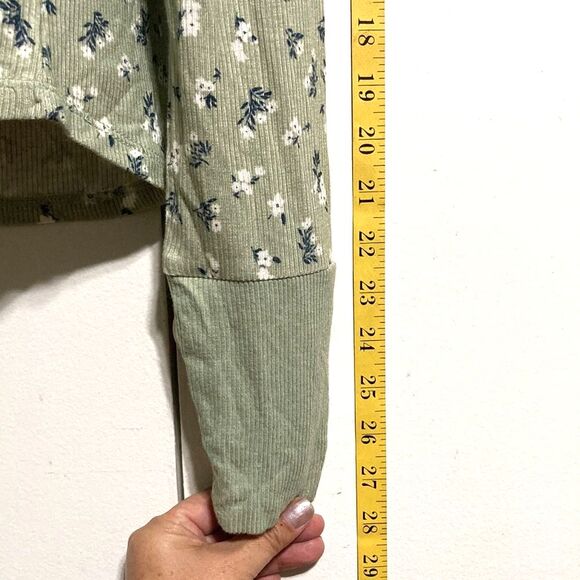 HIPPIE ROSE Juniors' Long-Sleeve Henley Floral T-Shirt Green Medium - Picture 6 of 13